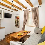 Domus Maximus Apartment *