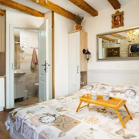 Domus Maximus * Pola