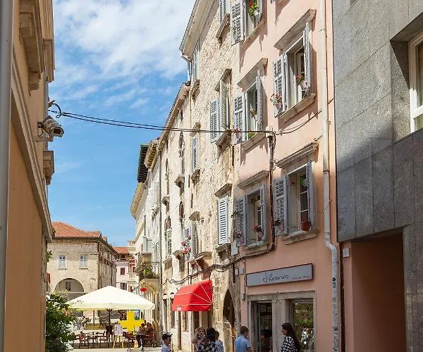 Domus Maximus * Pula