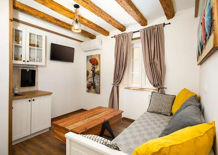 Domus Maximus * Pula